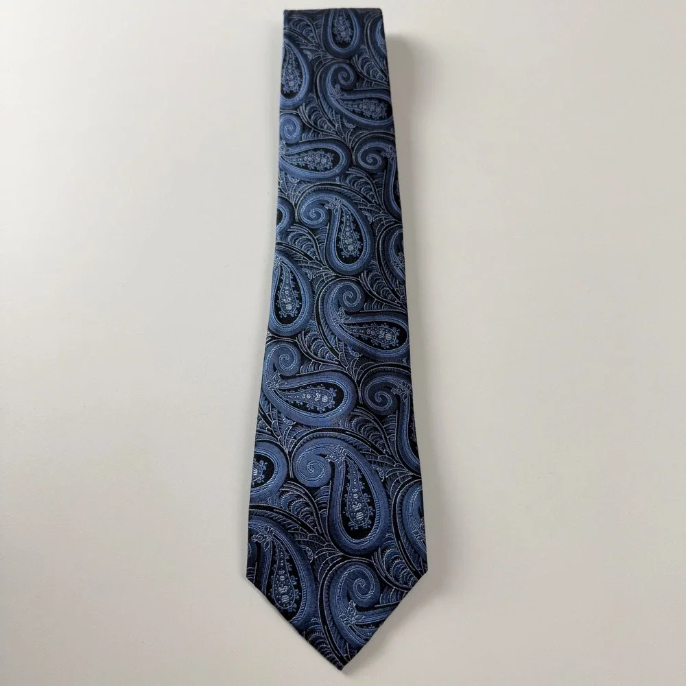 Geoffrey Beene‎ Blue Paisley Silk TIe
